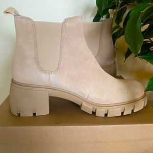 Steve Madden ‘Howler’ Sand Suede Bootie